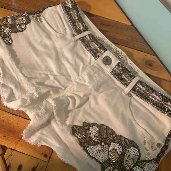 Express women’s beaded shorts size 6 - Picture 1 of 6